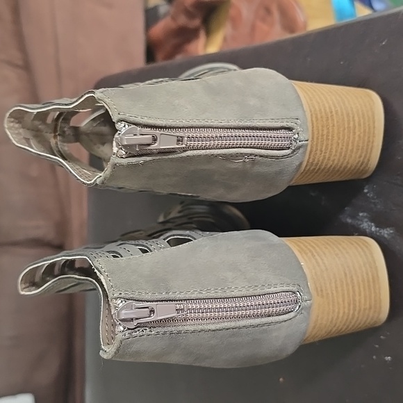 brand new caged zipper back open toes booties - Picture 4 of 4